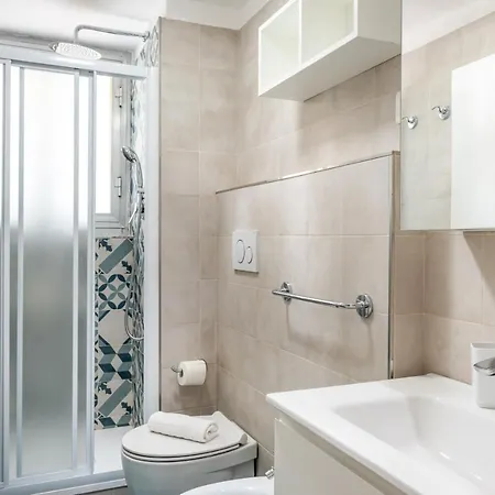 Guesthost - New Apt! 1km From Station 'la Spezia' Апартаменти
