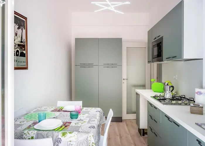 アパート Guesthost - New Apt! 1km From Station 'la Spezia'